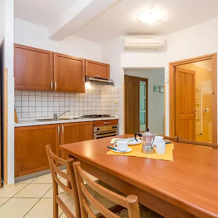 Mit Terrasse By Interhome شقة Mošćenička Draga