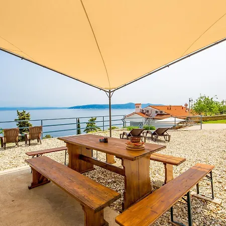 Mit Terrasse By Interhome شقة