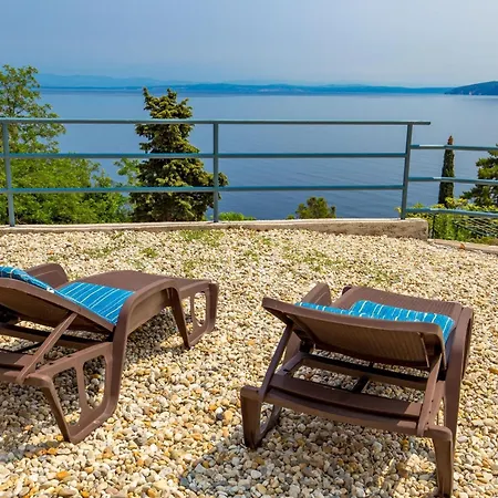 Mit Terrasse By Interhome شقة